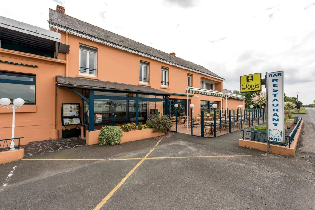 Logis Hotels - Au Poisson dArgent - Hôtel 3 étoiles et restaurant