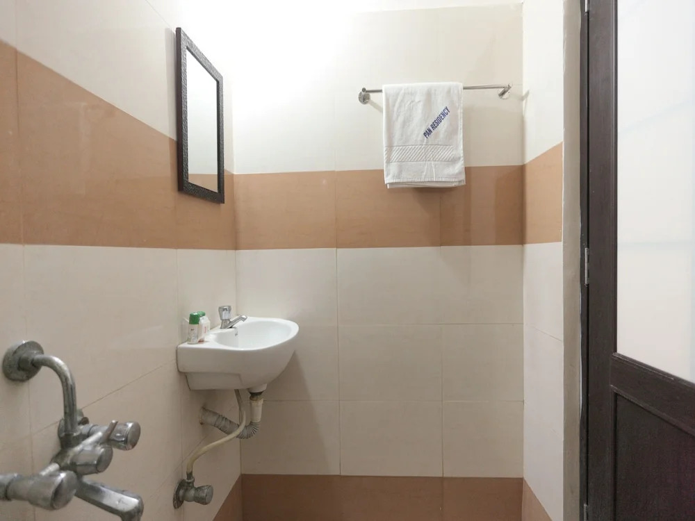 OYO 5230 Pan Residency
