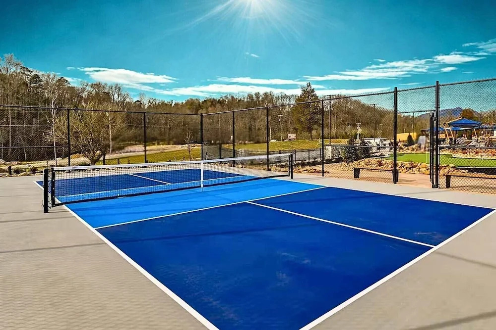 New Private Pool-6br-waterpark-mtn View-sleeps 18
