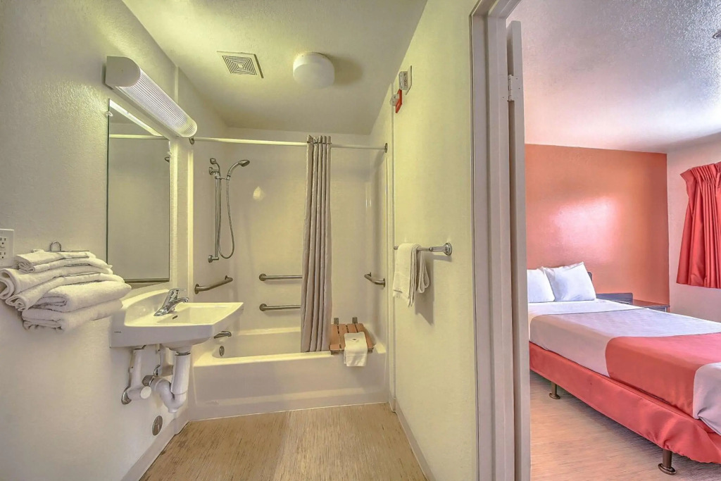 Motel 6 San Antonio, TX - Fiesta