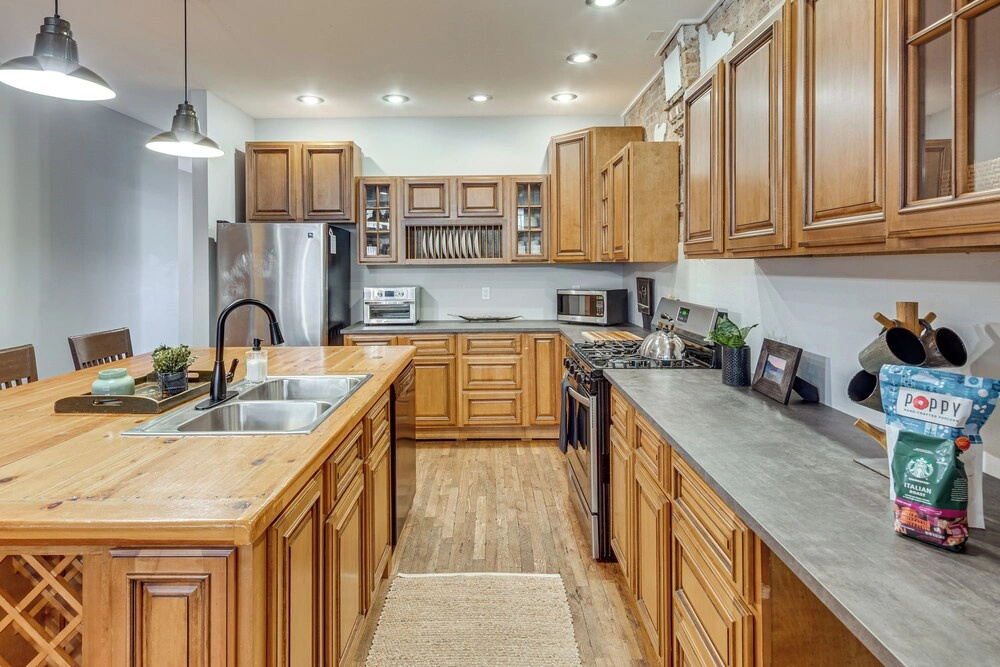 Private Hot Tub, Steps to Main St: Saluda Retreat