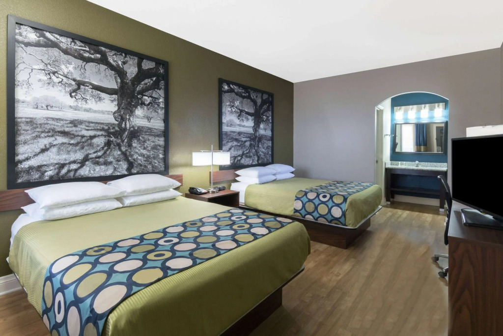 Super 8 by Wyndham San Antonio Near Fort Sam Houston