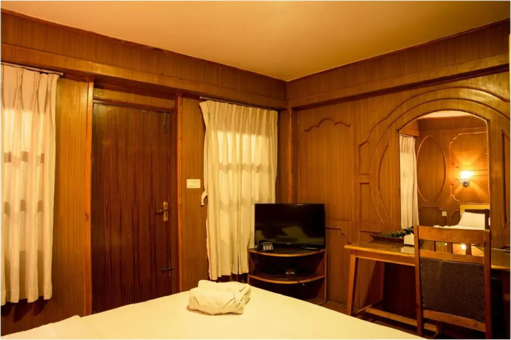 Nag Pukhu Guest House