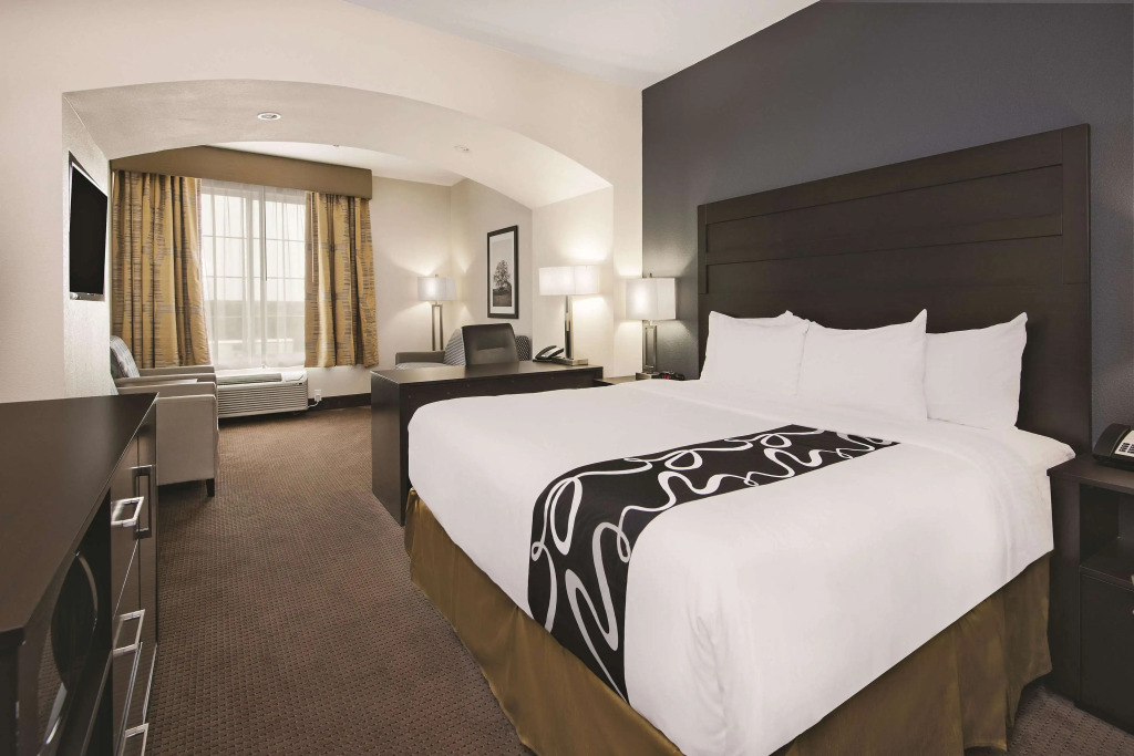 La Quinta Inn & Suites by Wyndham Karnes City - Kenedy