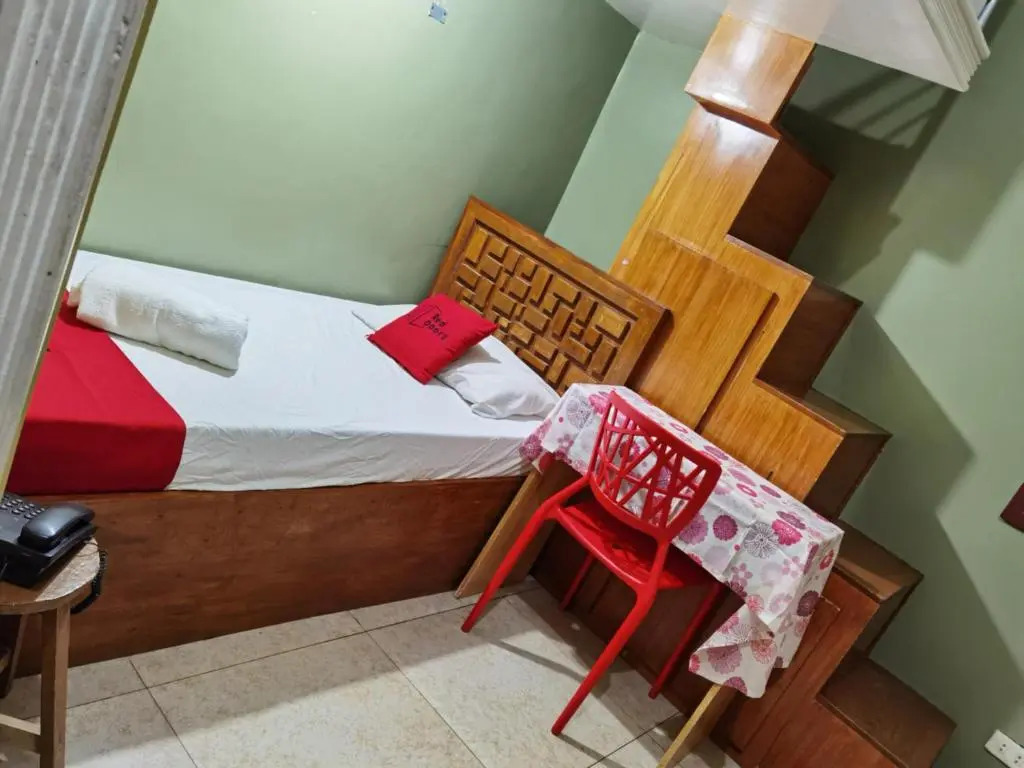 RedDoorz near Colgante Bridge Naga City