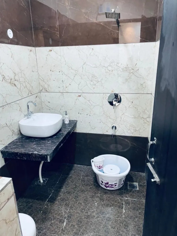Yuvraj Residency - 1 minute walking from Golden Temple