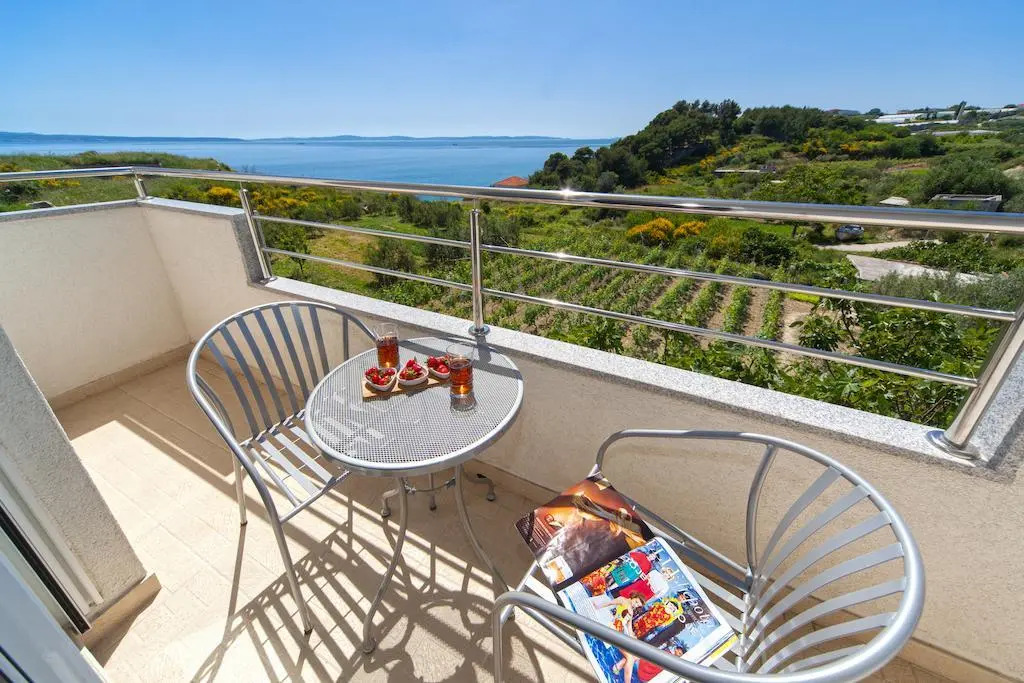 Three-Bedroom Apartment with Sea View in Split