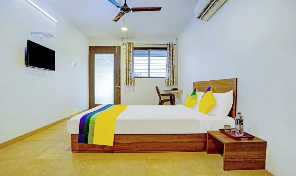 Itsy Hotels Oasis Pride