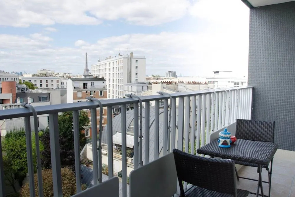 2 Bedroom Apartment With Balcony Near Eiffel Tower and Invalides