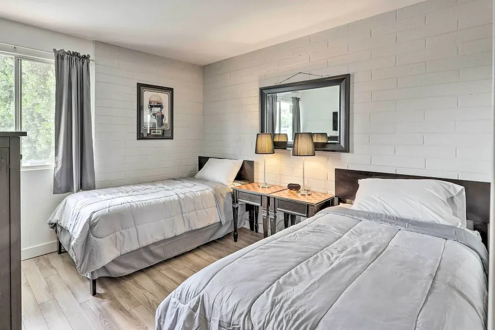 Chic Scottsdale Home w/ Balcony, Walk to Old Town!