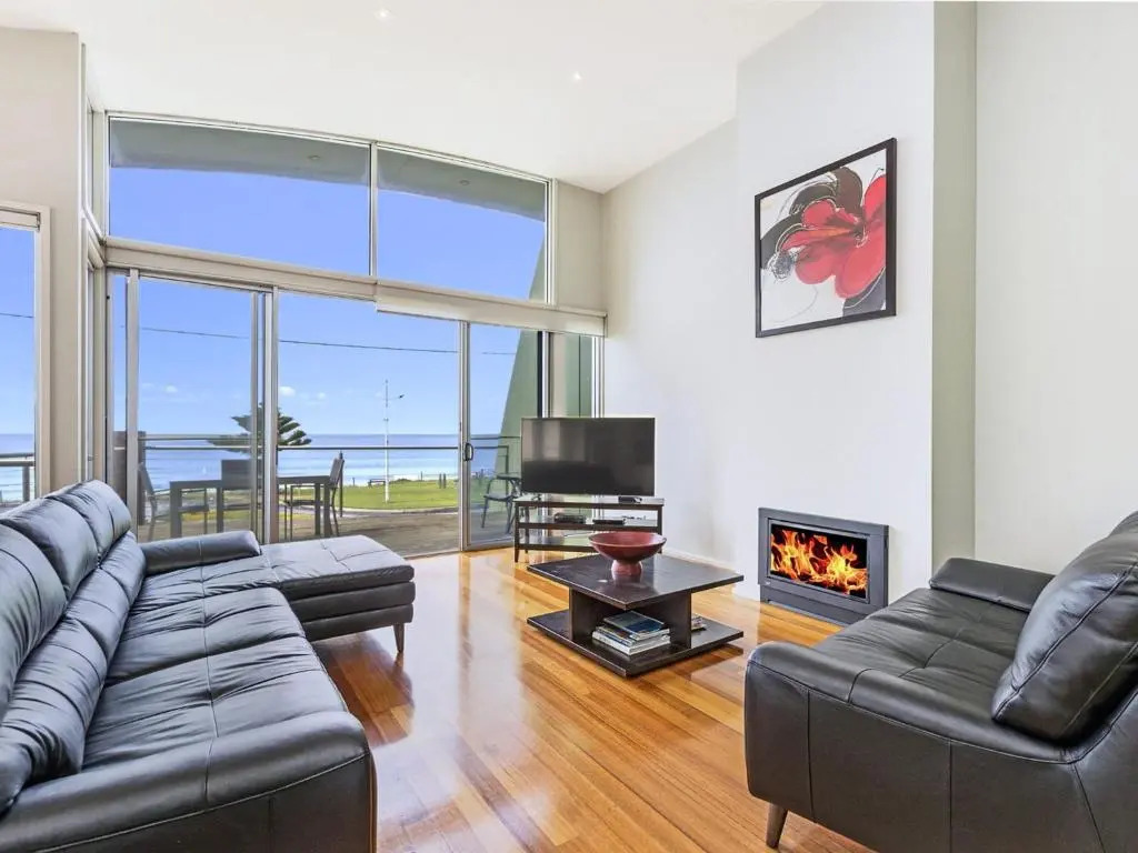 Shemara - Idyllic East Beach property with multiple living areas