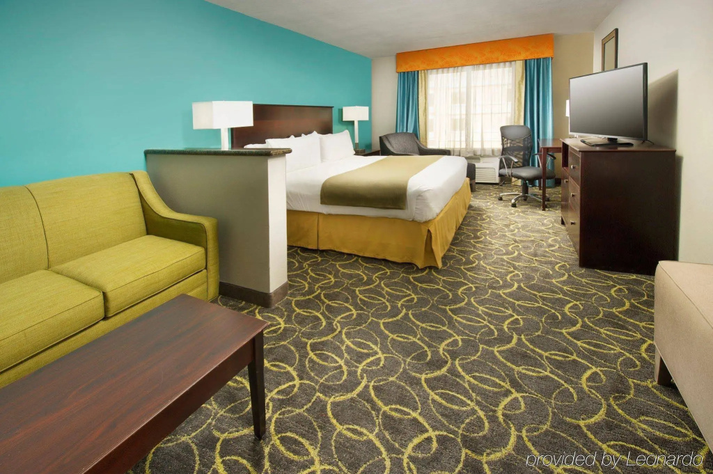 Holiday Inn Express Hotel and Suites DFW-Grapevine by IHG