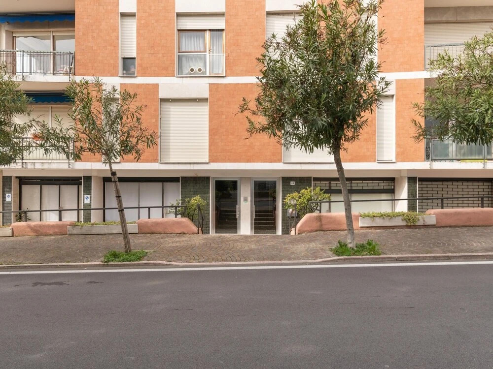 Snug Holiday Home in Salò With Balcony