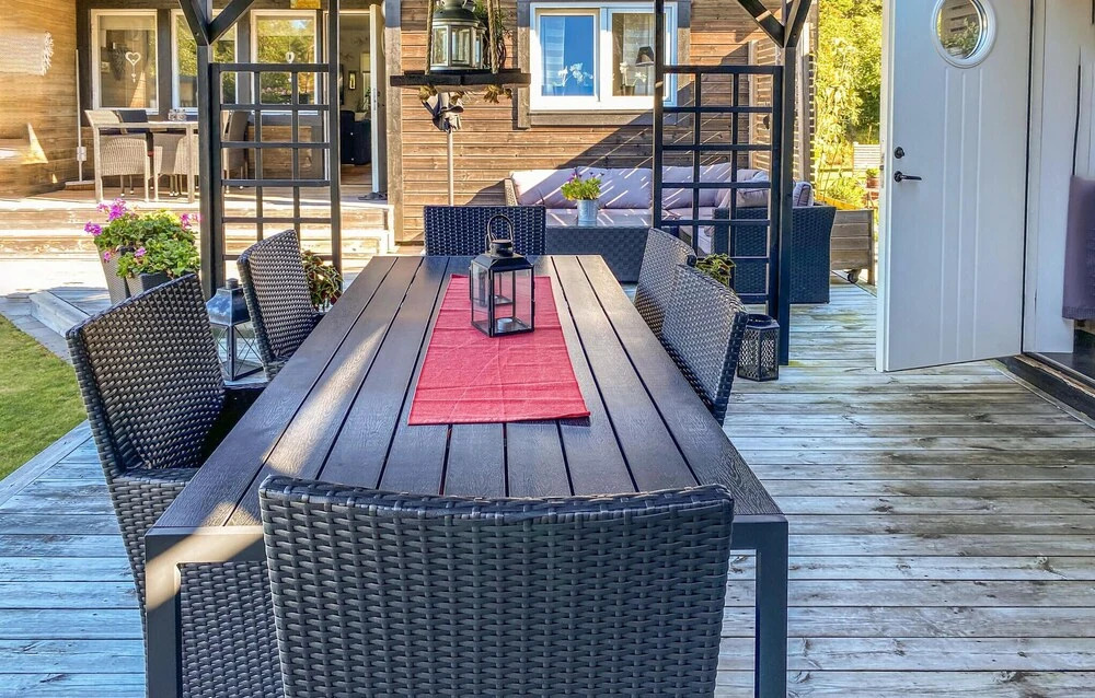 5 Bedroom Stunning Home In Mellbystrand