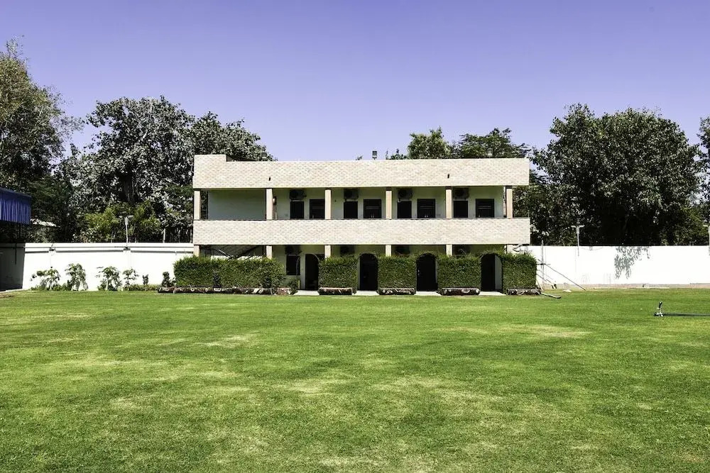 Shahi Bagh by OYO Rooms