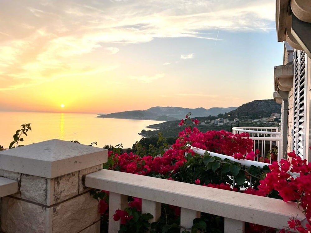 Apartments and Rooms Villa Bouganvillea