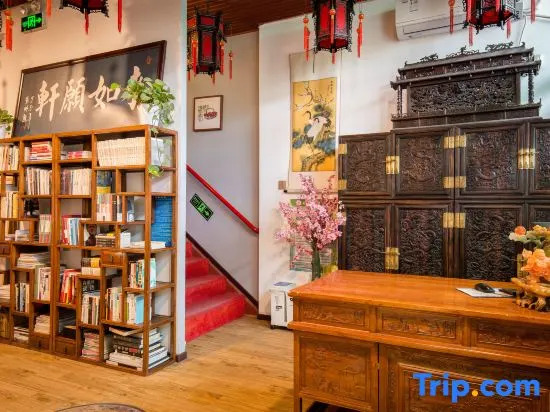 Rongfu Laozhai Hotel Close to Shichahai Scenic Area , Nanluogu Lane and Forbidden City