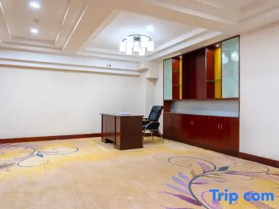 Yimenjun Township Hotel