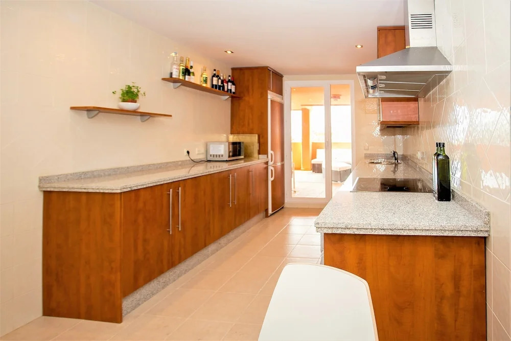 Beautiful and Spacious, 3 bedroom apartment LA23