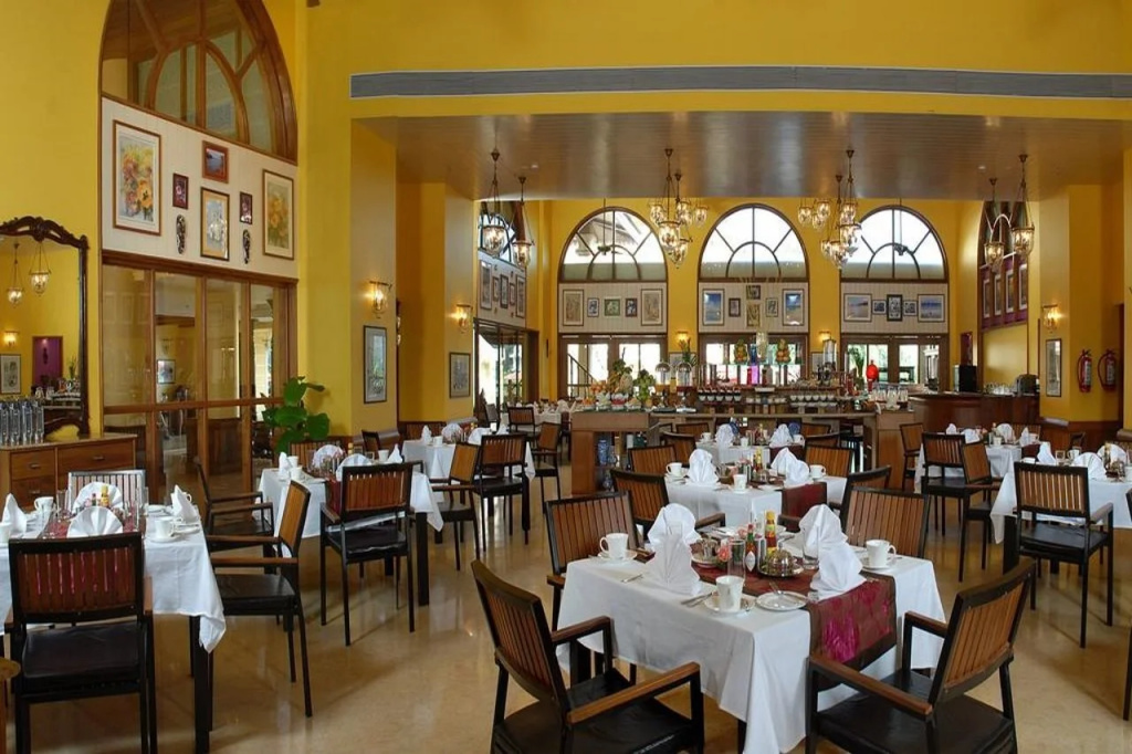 Acron Candolim Regina