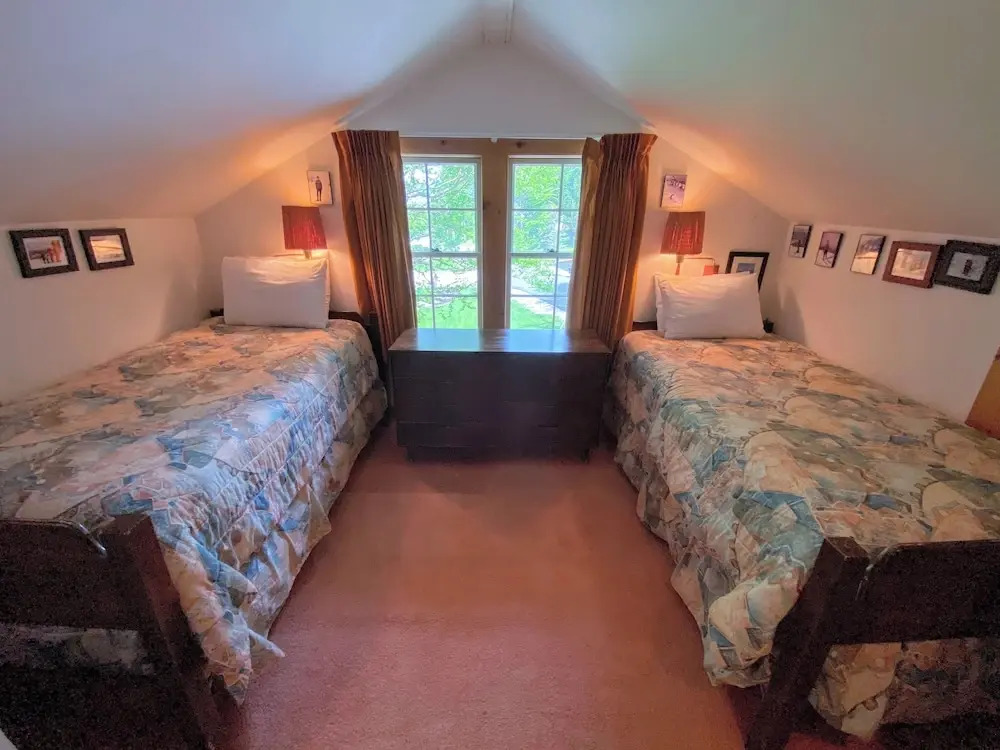 23sr Traditional Austrian Chalet at the Base of Cannon Ski Area in Franconia Notch
