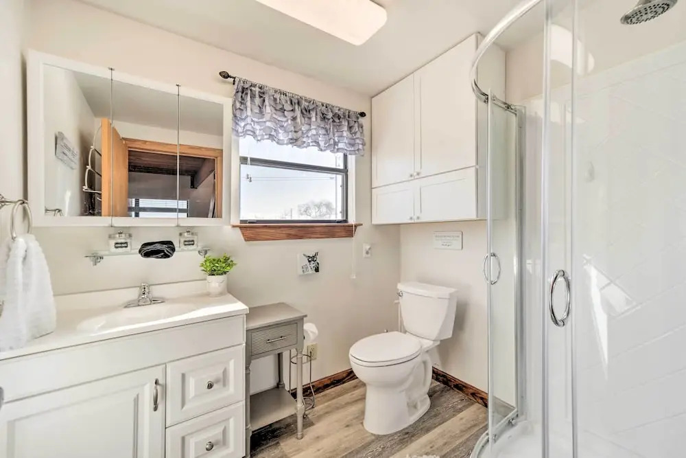 Pet-Friendly Fredericksburg Cabin w/ Hot Tub