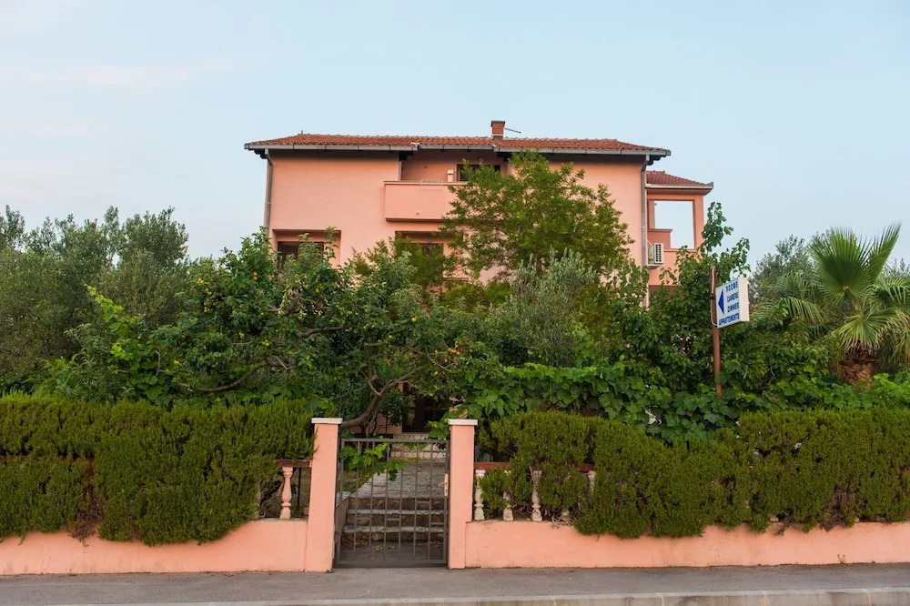 A4 Cozy Apartment w big Garden, Balcony & Grill