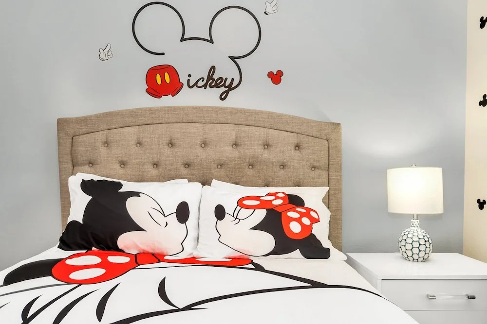 Frozen, Spiderman and Mickey Rooms, Private Pool!