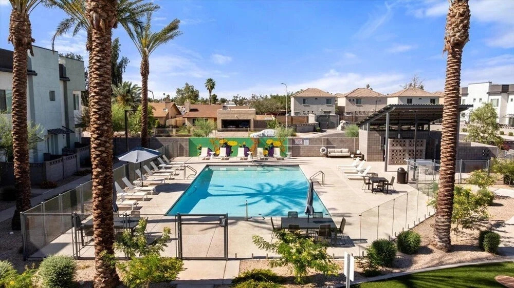 Desert Escape Townhome - Pool & Gym