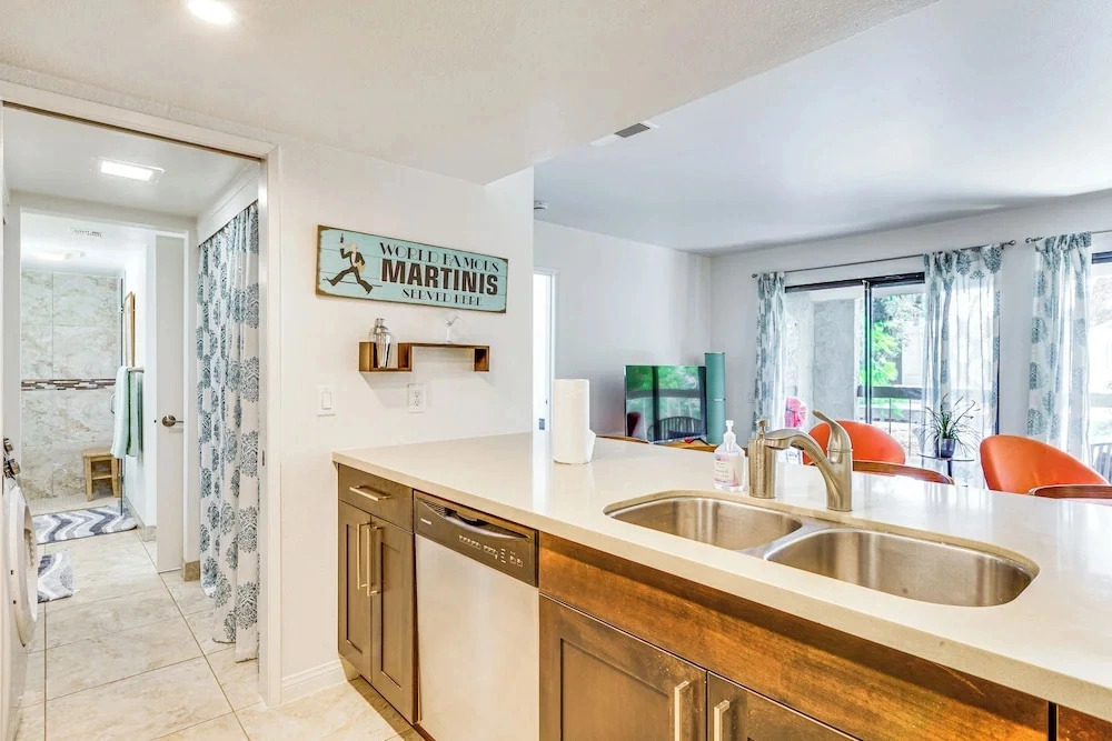 2 Mi to Dtwn! Chic Palm Springs Condo