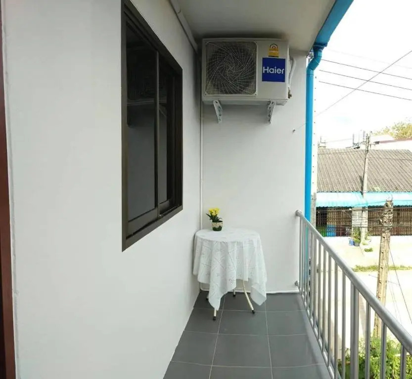 Thanaponsiri House