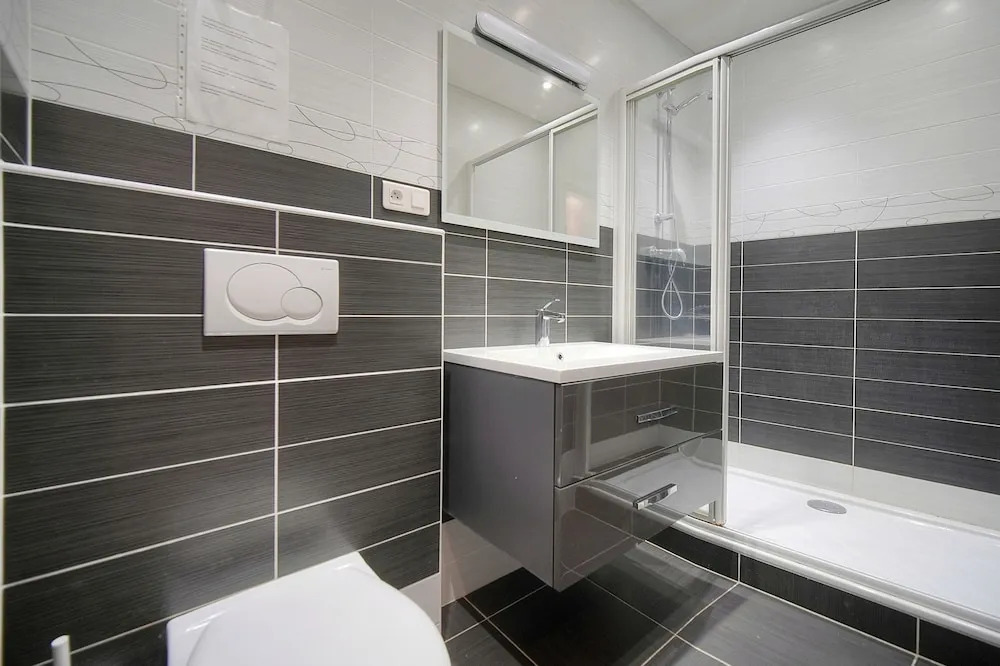 2 Chambres- Balcon- F lix Faure-forville A2b023