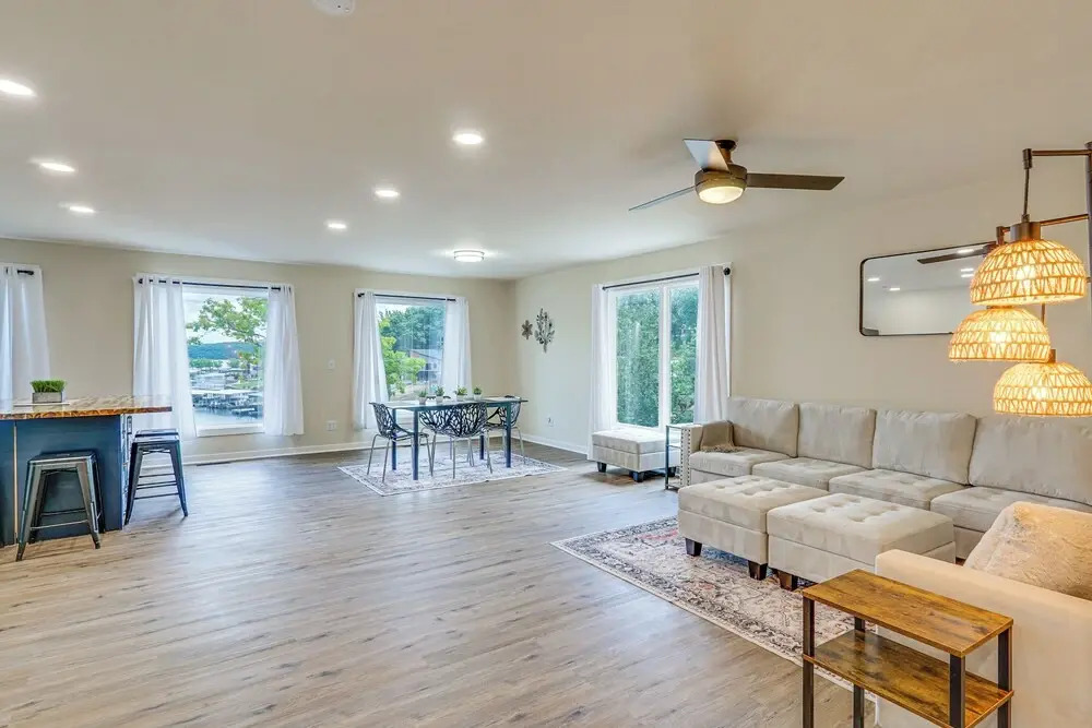 Grill, Boat Slip, & Game Room: Calm Cove Apt!