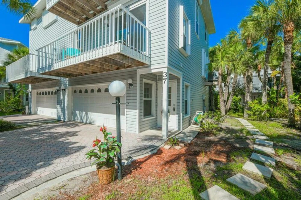 North Beachge No 37 - 3 Br Cabin