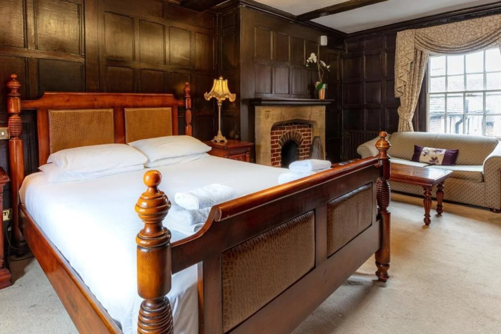 The Kings Arms and Royal Hotel, Godalming, Surrey - The Coaching Inn Group