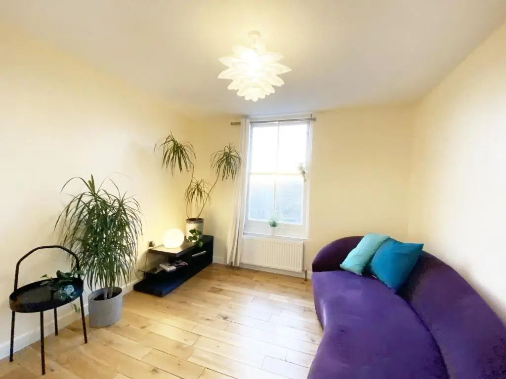 Londons Central East End 2 Bedroom City Apartments