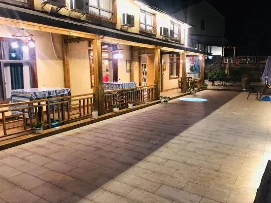 Hangzhou Panyuan Yunman red maple homestay