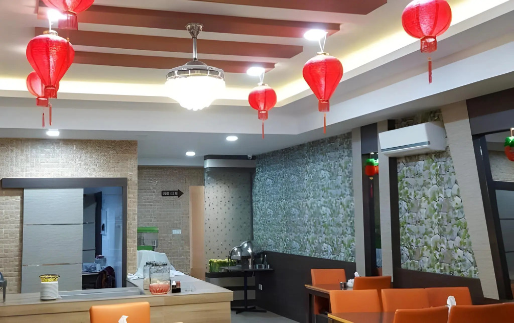 Holiday Hotel