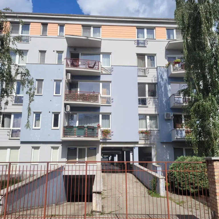 Lovely Apartment Near City Center (w/ Parking)