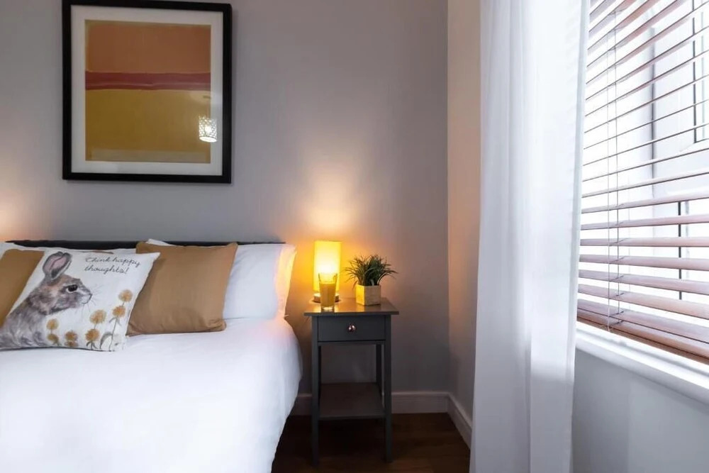 Black Moon 2 bed 2 bath Central location