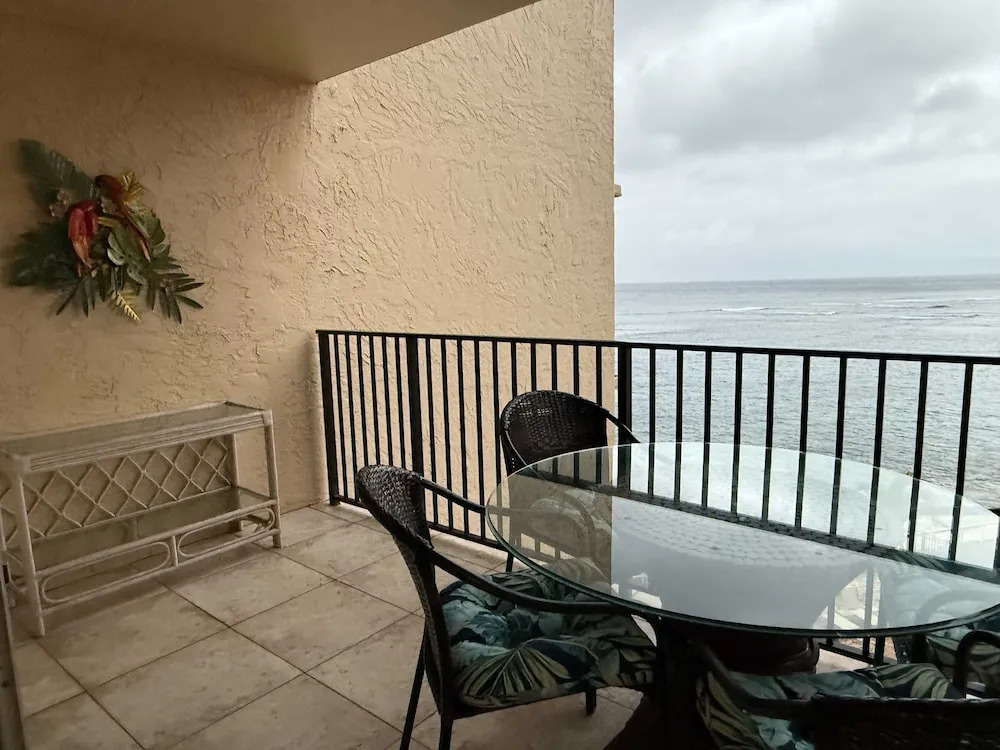 Whale Watching Oceanfront Escape Molokai Views Cool Tropical Breezes