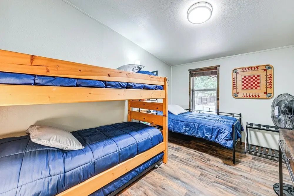 Gateway to Mt Rainier: Riverfront Haven w/ Hot Tub