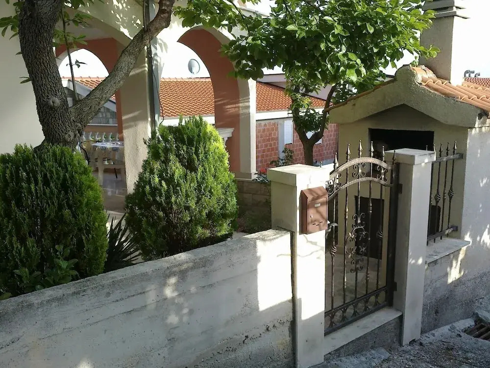 Lile - Comfortable 3 Bedroom Apartment - A1