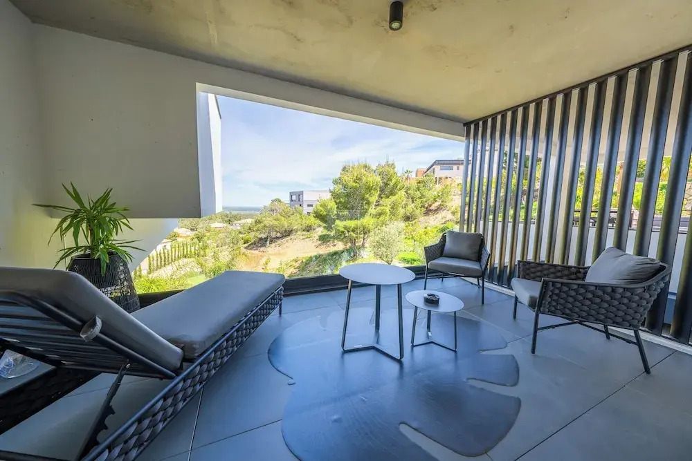 Suite 28