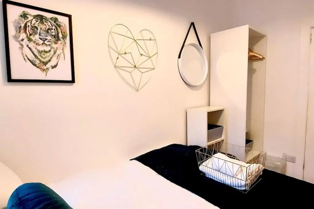 Flat 12A - Central, modern, bright apartment with free wifi