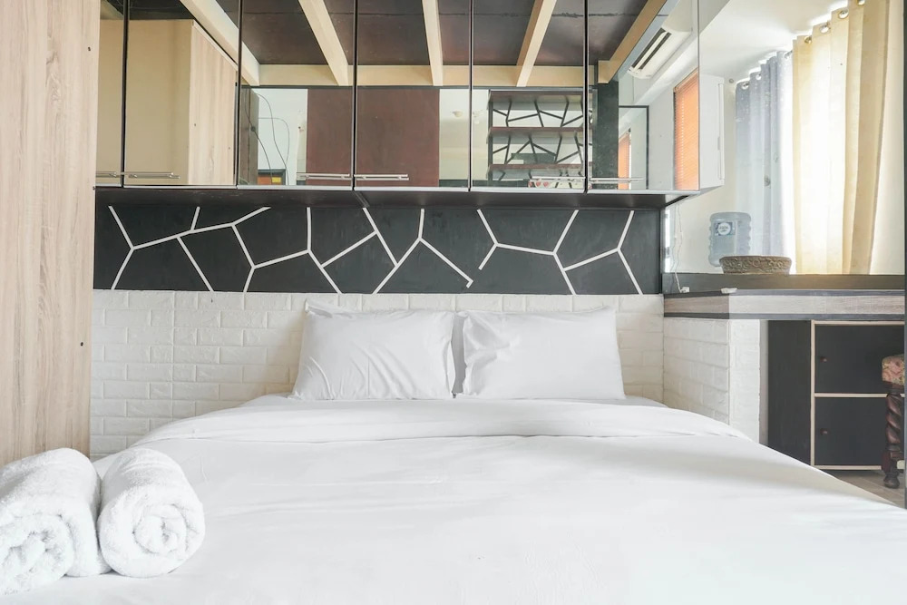 Unique and Classy Studio Room at Maple Park Sunter Apartment