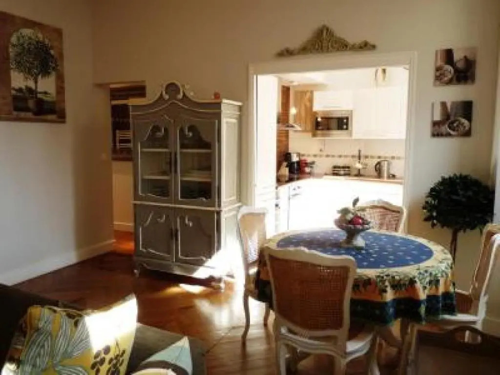 Beautifully decorated two bedroom apartment in the heart of Cannes five minutes walk from Palais 409