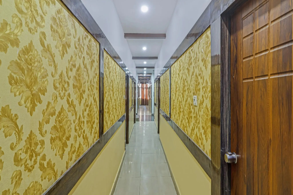 OYO HYD1589 Hotel Dhana Residency