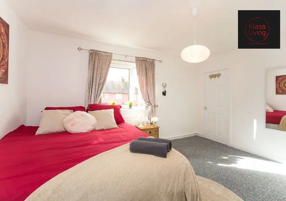 Two Bedroom House by Klass Living Serviced Accommodation Hamilton - Kenmar House With Parking & WiFi