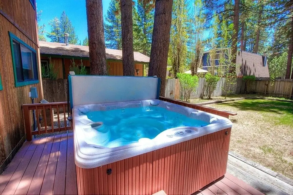 Sky Chalet 3 Bedroom Cabin by RedAwning
